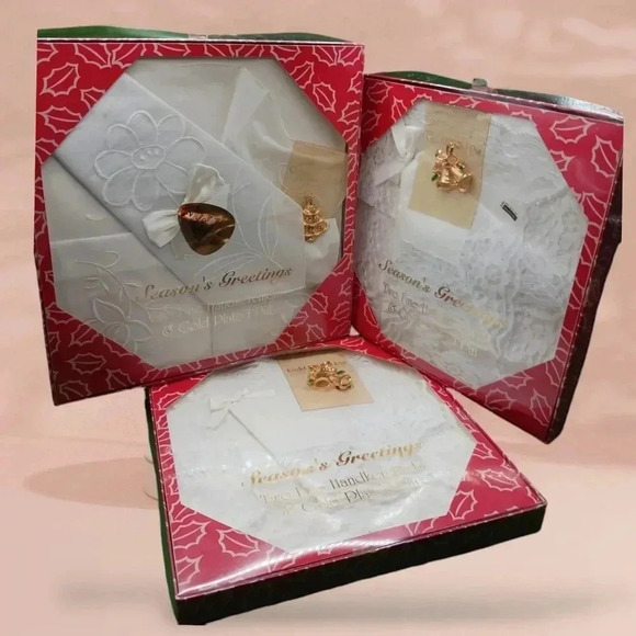 Greeting season's vtg handkerchiefs & gold plated tree & bells pin set of 3 - Picture 1 of 11